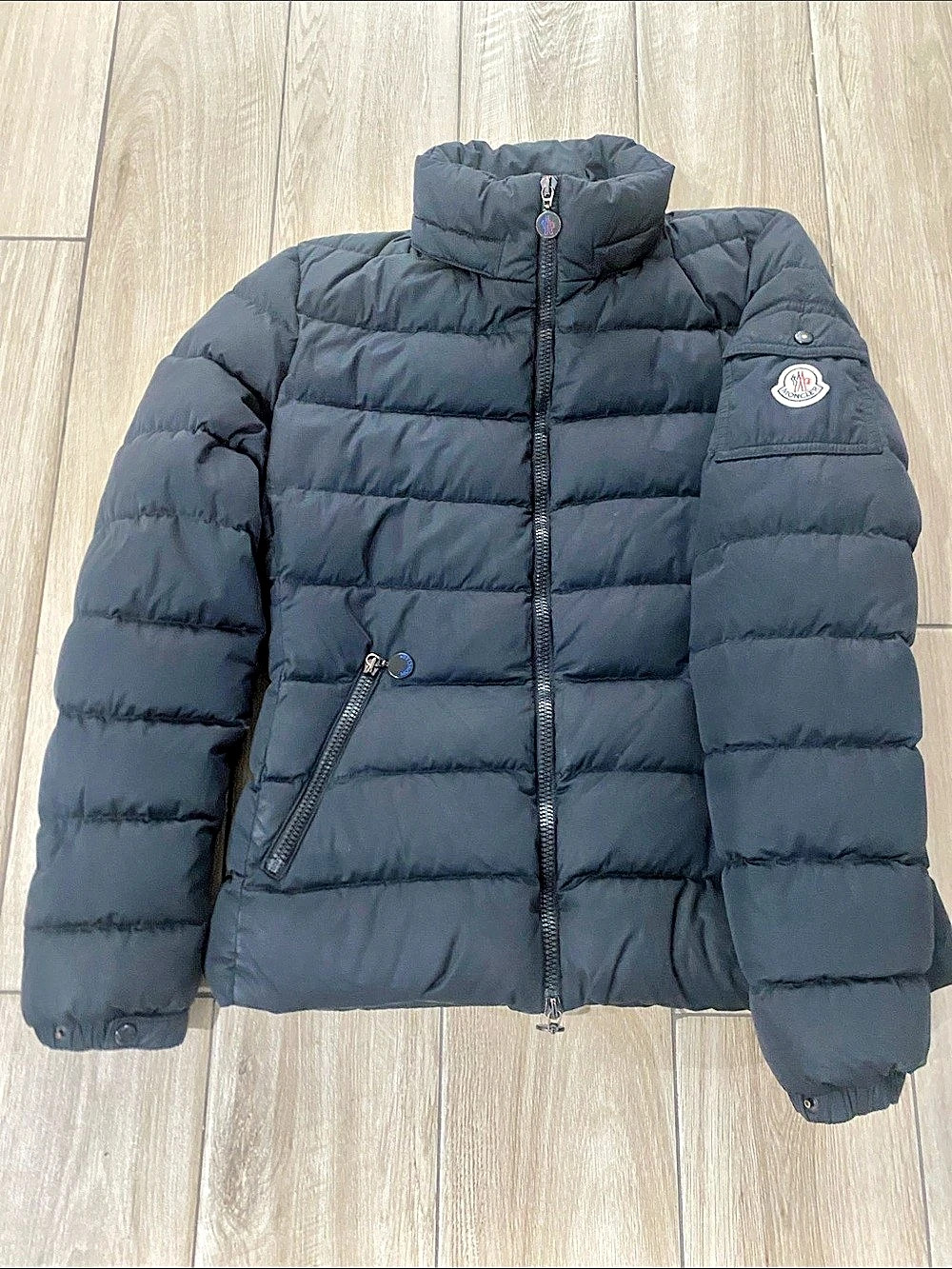 Moncler Puffer Jacket in Black Size 1